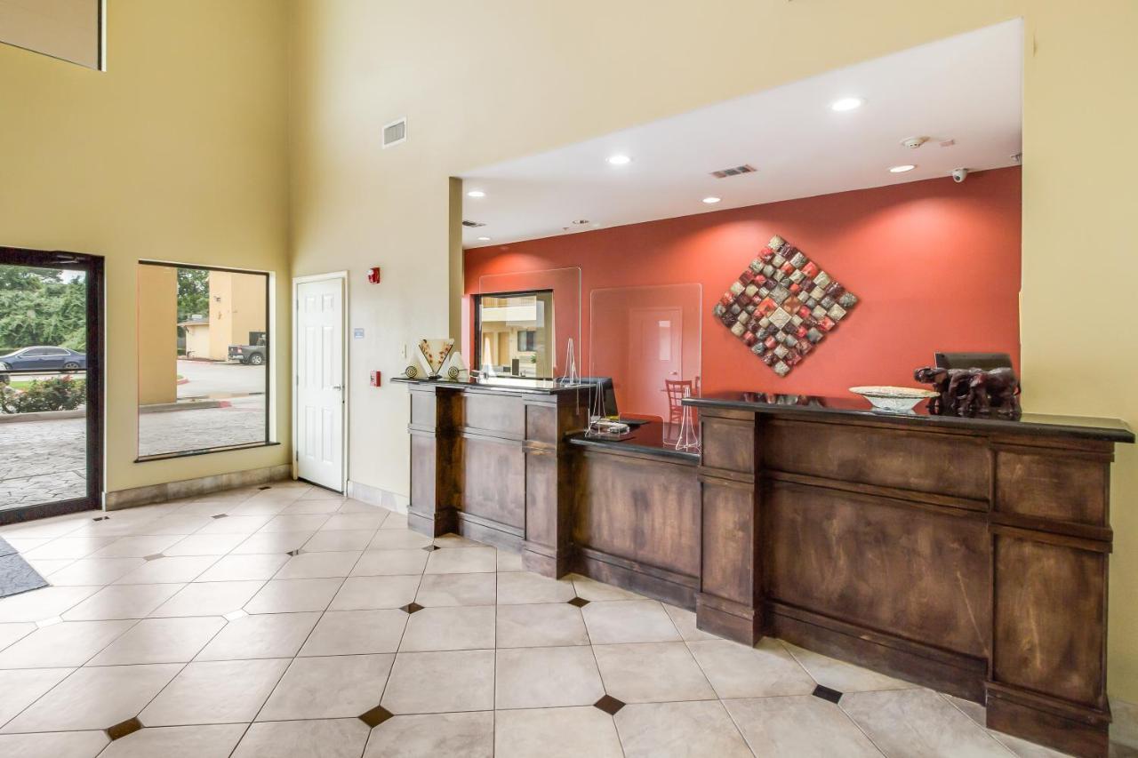 Americas Best Value Inn & Suites Tomball Exterior photo