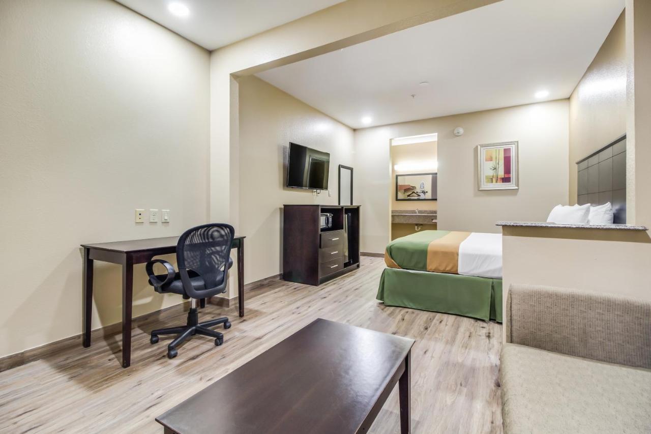 Americas Best Value Inn & Suites Tomball Exterior photo