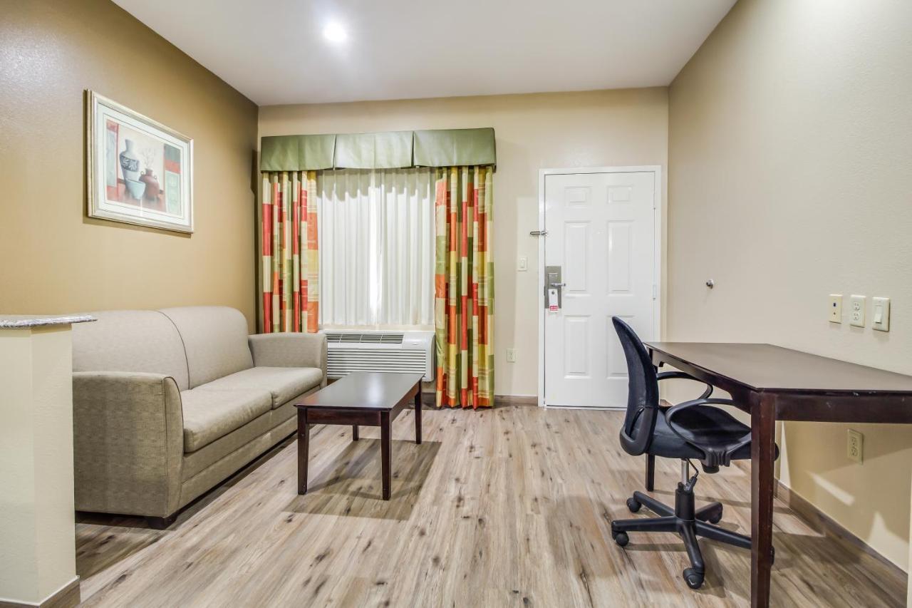Americas Best Value Inn & Suites Tomball Exterior photo